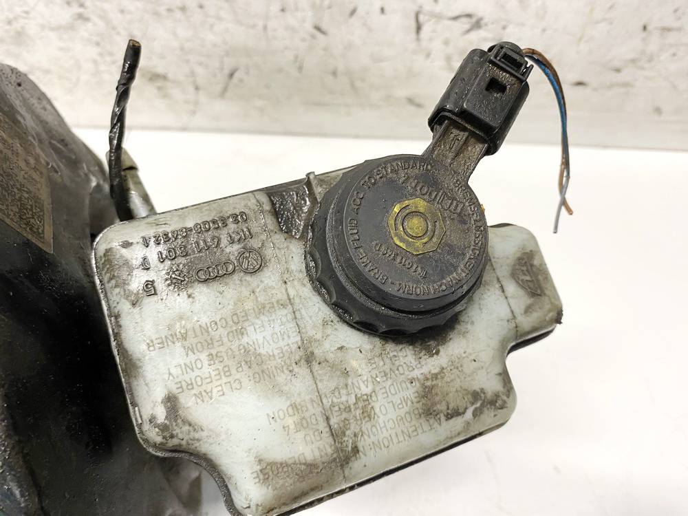 1K1611301D Skoda Yeti 2012 Brake Master Cylinder Reservoir