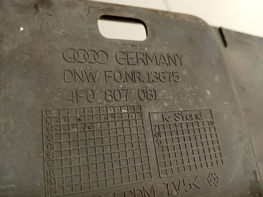 13675 Audi A6 2005 Wiper Muolding - FRONT - Thumbnail 4