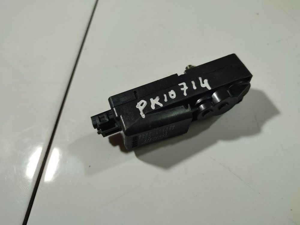 858200130 Toyota Avensis 2005 Istuimen moottori - EDESSÄ VASEMMALLA