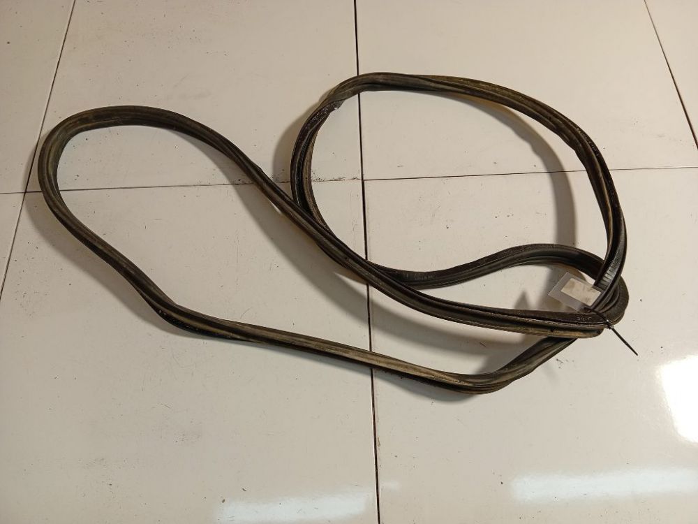 Audi A6 2005 Bagazines guma