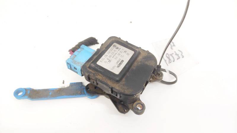 8D1820511B Audi A4 1997 Servomotor-MOTOR APERTURA TRAMPILLAS CLIMATIZADOR