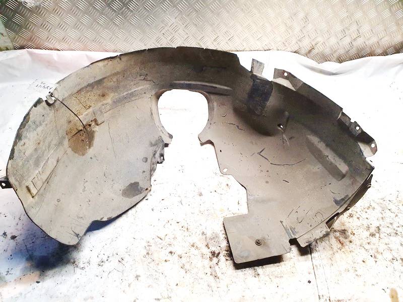 Ford Focus 2004 Etupyörän sisälokasuojat - EDESSÄ OIKEALLA