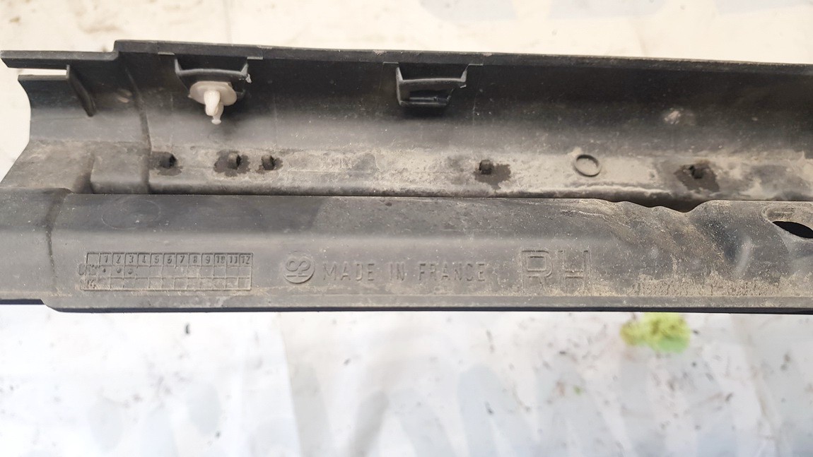 Toyota Corolla Verso 2002 Plastmasinis slenkstis desinys - Thumbnail 3