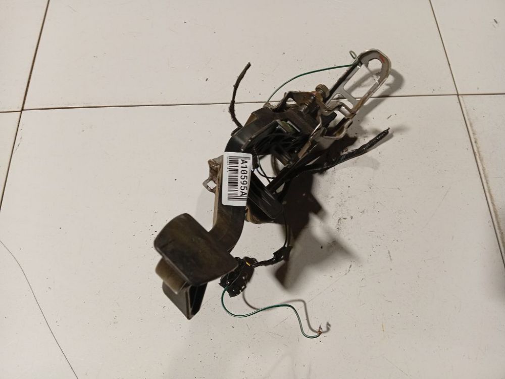 Toyota Yaris 2006 Pedał hamulca