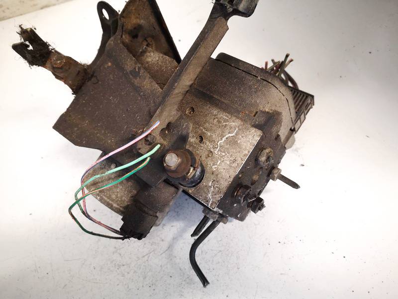 47600AV700 Nissan Primera 2003 ABS yksikkö