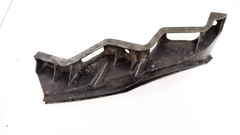 3C0807890 Volkswagen Passat 2010 Puskurin kiinnike - EDESSÄ OIKEALLA