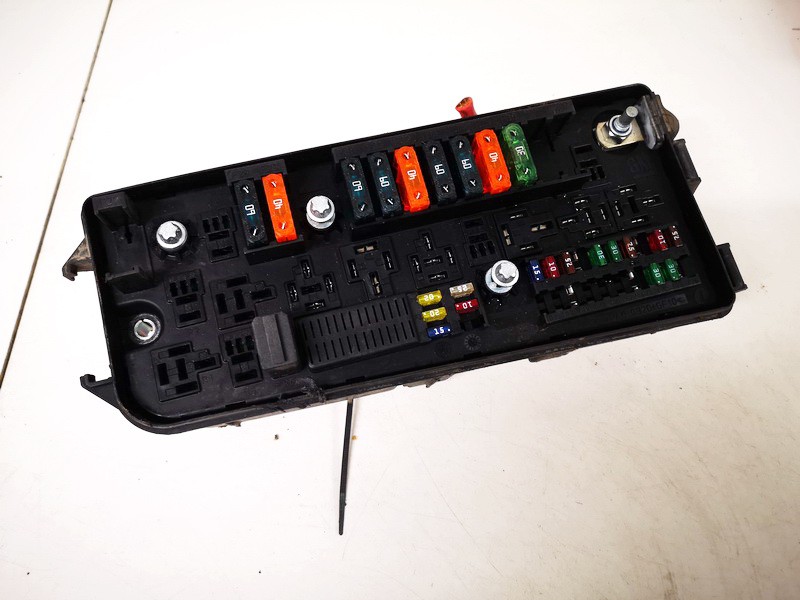 13112918 Opel Vectra 2003 Fuse box