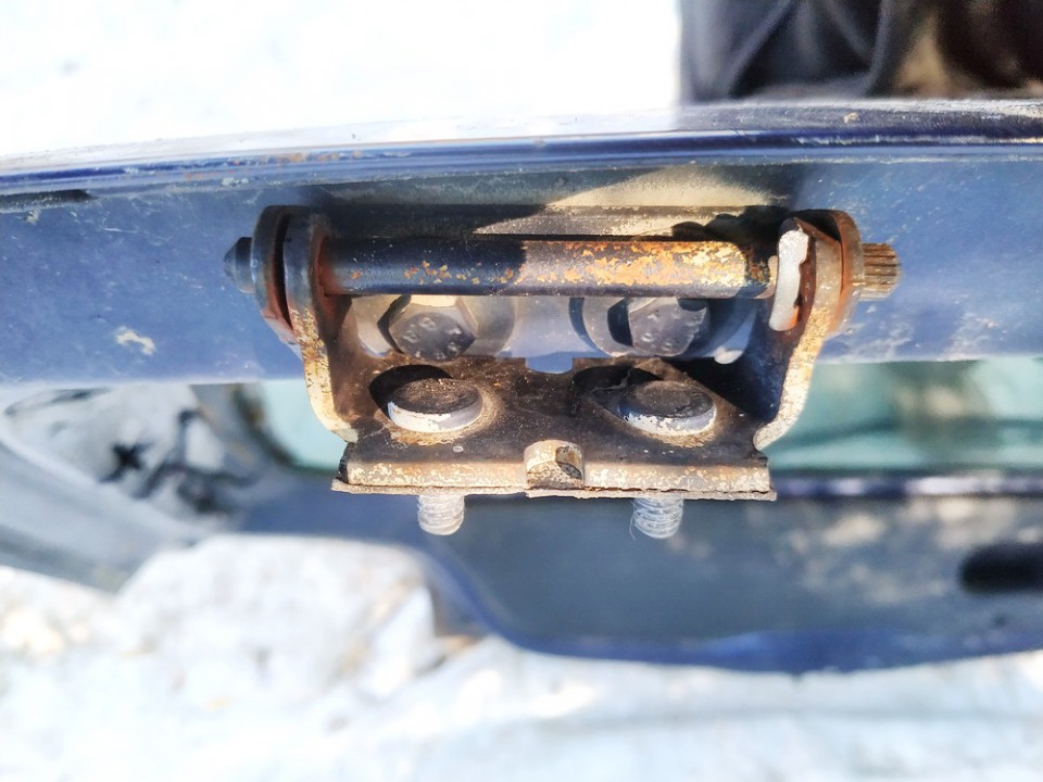 Ford Fiesta 1997 Takaluukun sarana - TAKANA OIKEALLA