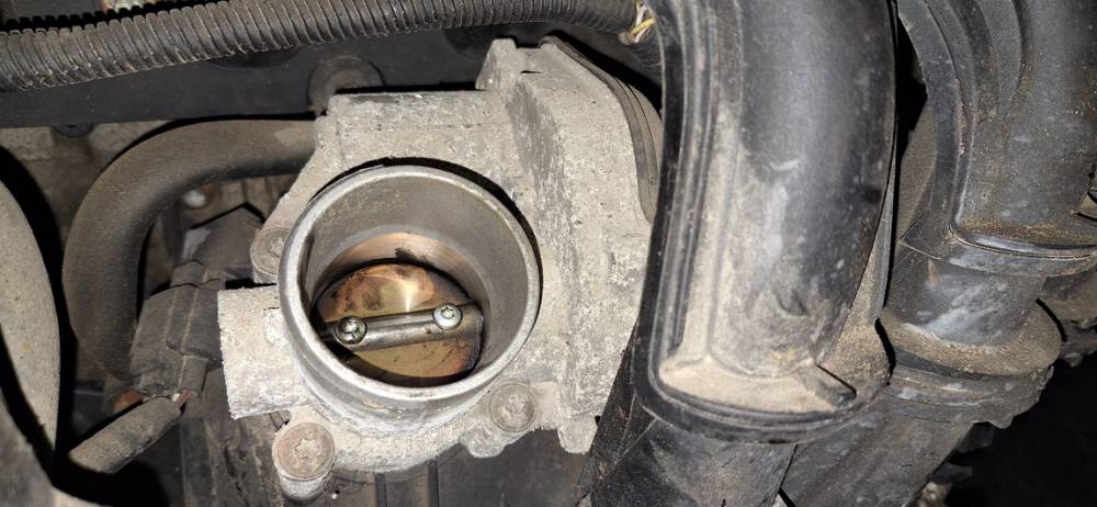 2S6UFA Mazda 2 2006 Suurella Virtaamalla Varustettu Kaasuläpän