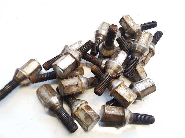 Volvo V70 1999 Vehicle Wheel Nuts kit