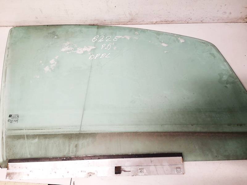 Opel Zafira 2006 Duru stiklas P.D.