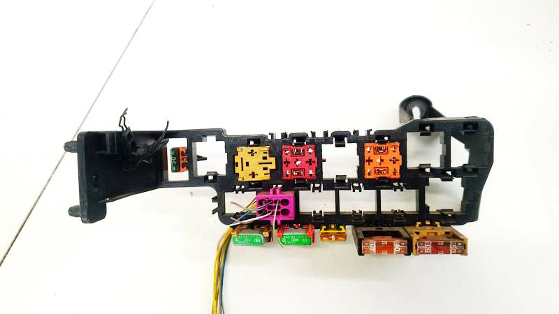 8D1937545 Audi A4 1997 Skrzynka bezpieczników