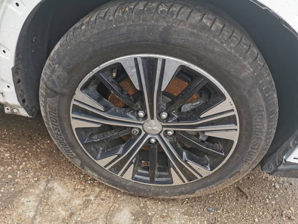 5X114.3 Mitsubishi Eclipse Cross 2019 Liettuan renkaiden komplekti R18