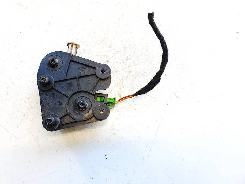 8E9827833 Audi A4 2004 Fuel Flap Motor - Thumbnail 3