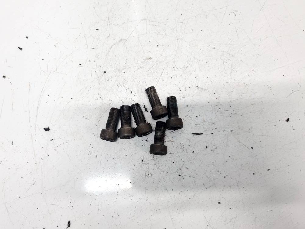 Audi A4 2005 Pernos del volante