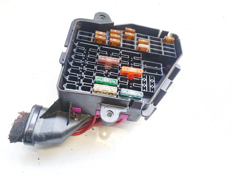 8D1941824 Audi A6 2006 Fuse box