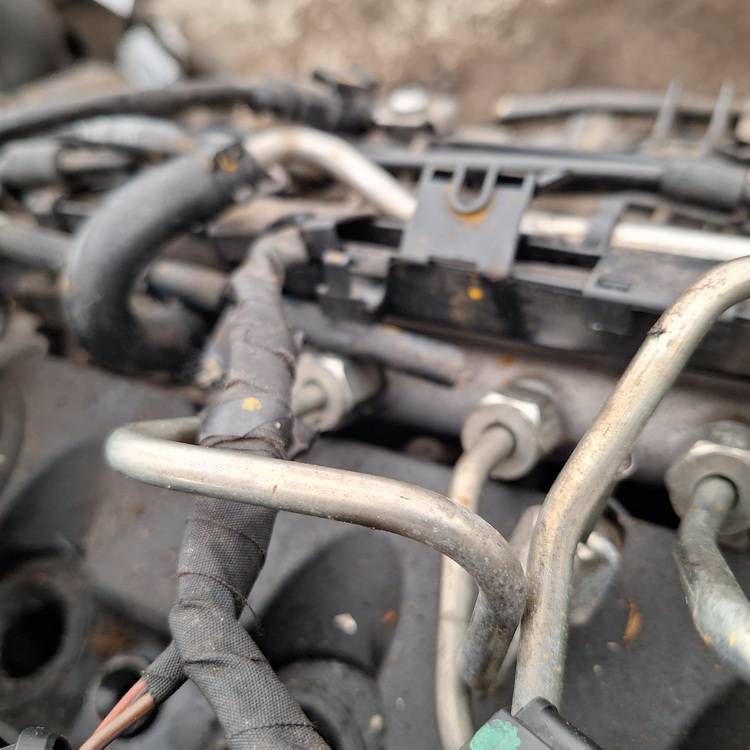 03L130089B Skoda Octavia 2010 Fuel injector rail (injectors)(Fuel distributor)