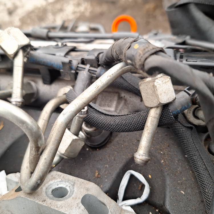 03L130089B Skoda Octavia 2010 Fuel injector rail (injectors)(Fuel distributor) - Thumbnail 2