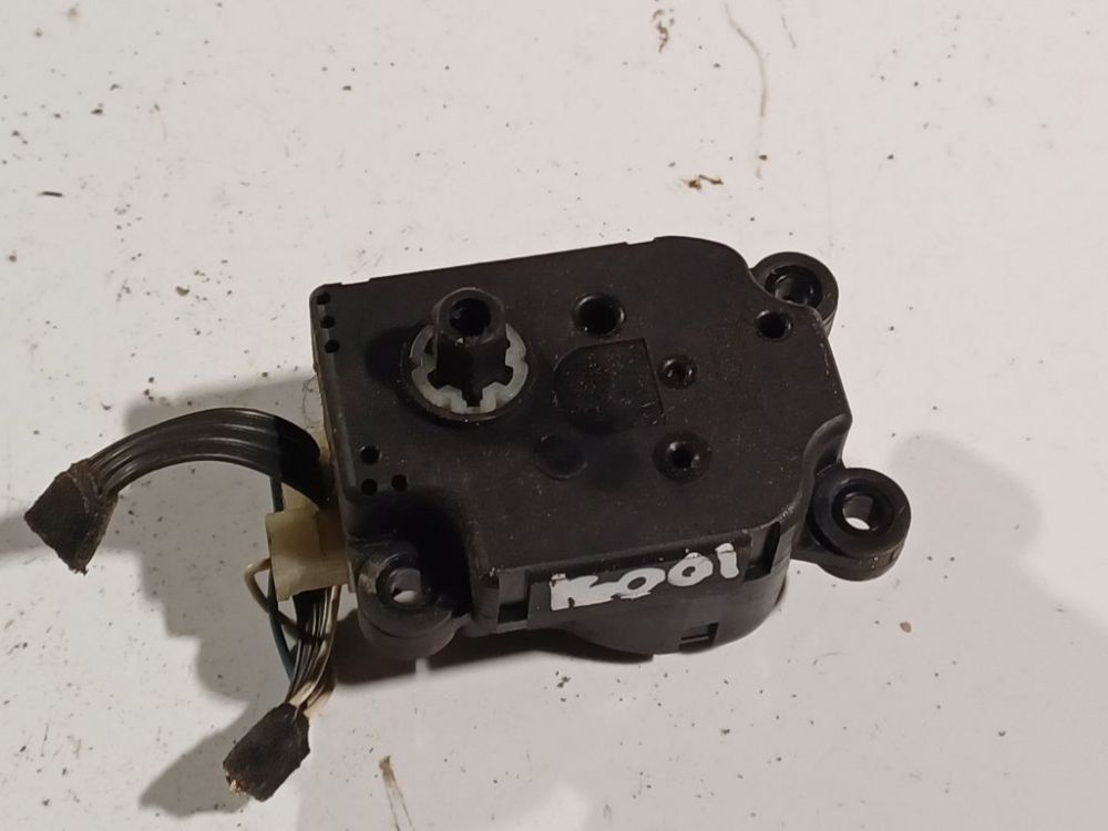 9150BU014 Peugeot 206 2002 Sildītāja vārsta motoriņš - Thumbnail 2