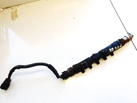Toyota Corolla Verso 2004 Fuel injector rail (injectors)(Fuel distributor)
