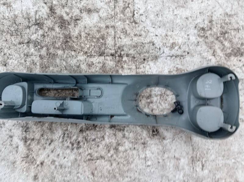 5891152010 Toyota Yaris 1999 Boissons Support