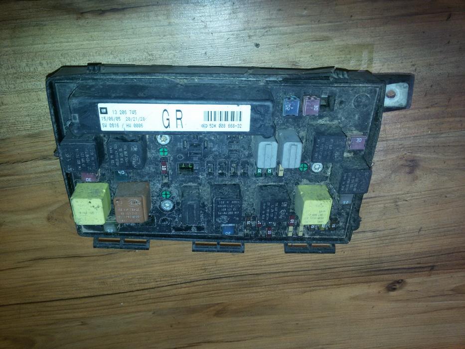 13206745 Opel Zafira 2005 Fuse box