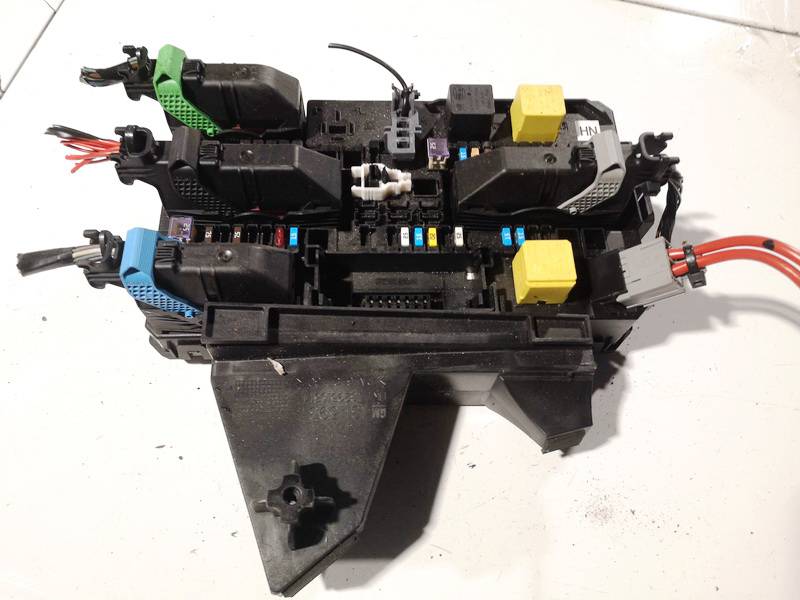 13115937 Opel Astra 2006 Fuse box
