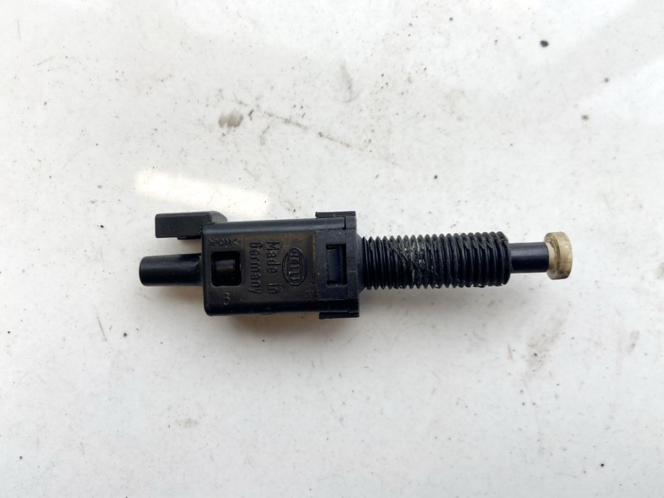 811907343B Volkswagen Passat 1998 Czujnik świateł hamulca (przekaźnik-klakson) - Thumbnail 2