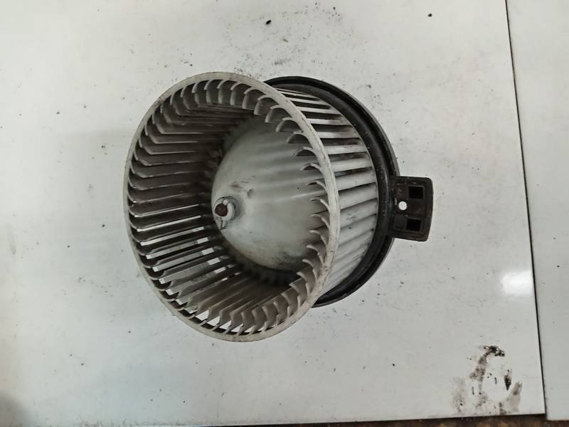 GJ6BA022G3 Mazda 6 2003 Salona ventilators