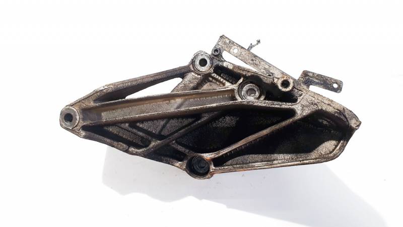 070199307A Volkswagen Touareg 2005 Engine Mount Bracket and Gearbox Mount Bracket