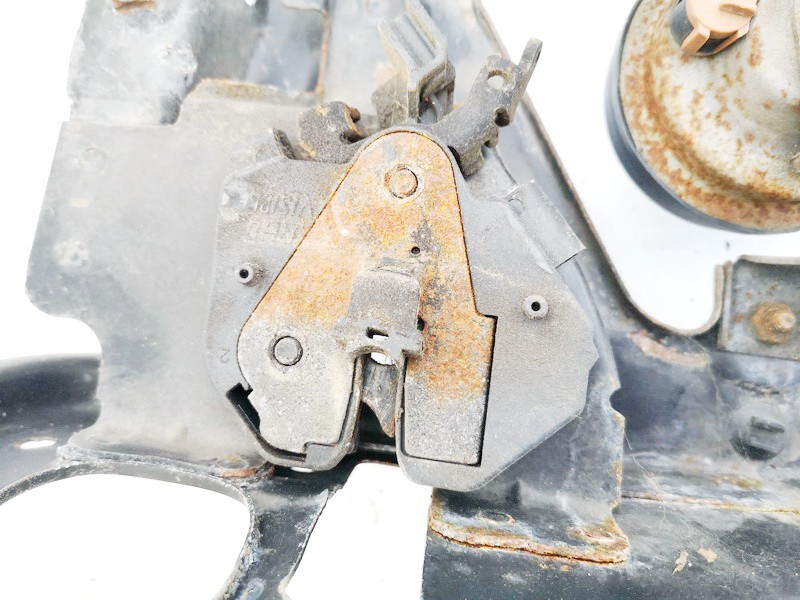 Volvo V70 2004 Kapoto spyna