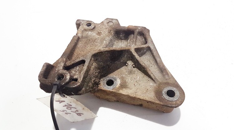 1J0199117P Volkswagen Golf 2000 Engine Mount Bracket and Gearbox Mount Bracket