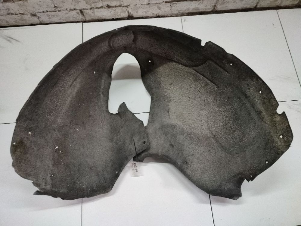 Audi Q7 2006 Doublure de voûte de roue avant droite