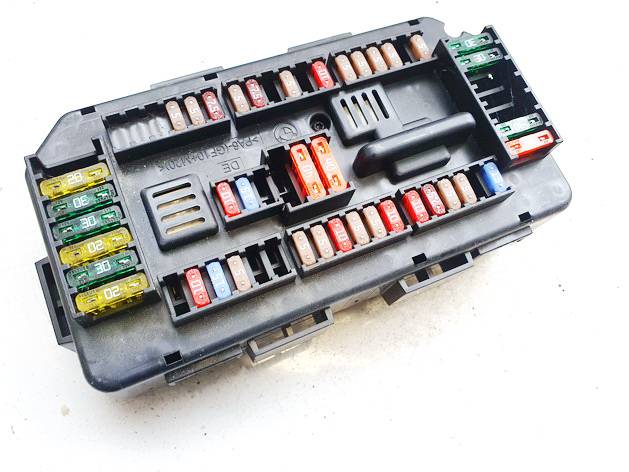 933787901 BMW 1-Series 2018 Fuse box