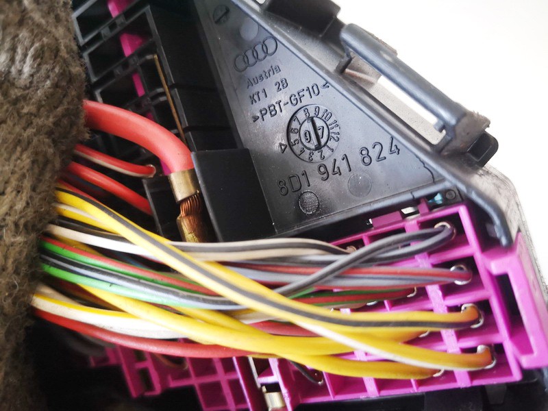 8D1941824 Volkswagen Passat 1997 Fuse box - Thumbnail 3