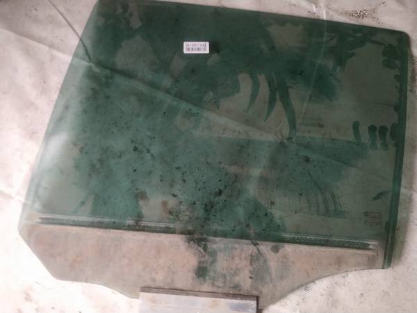 AS3 Opel Zafira 2006 Durvju stikls - AIZMUGURE PA KREISI