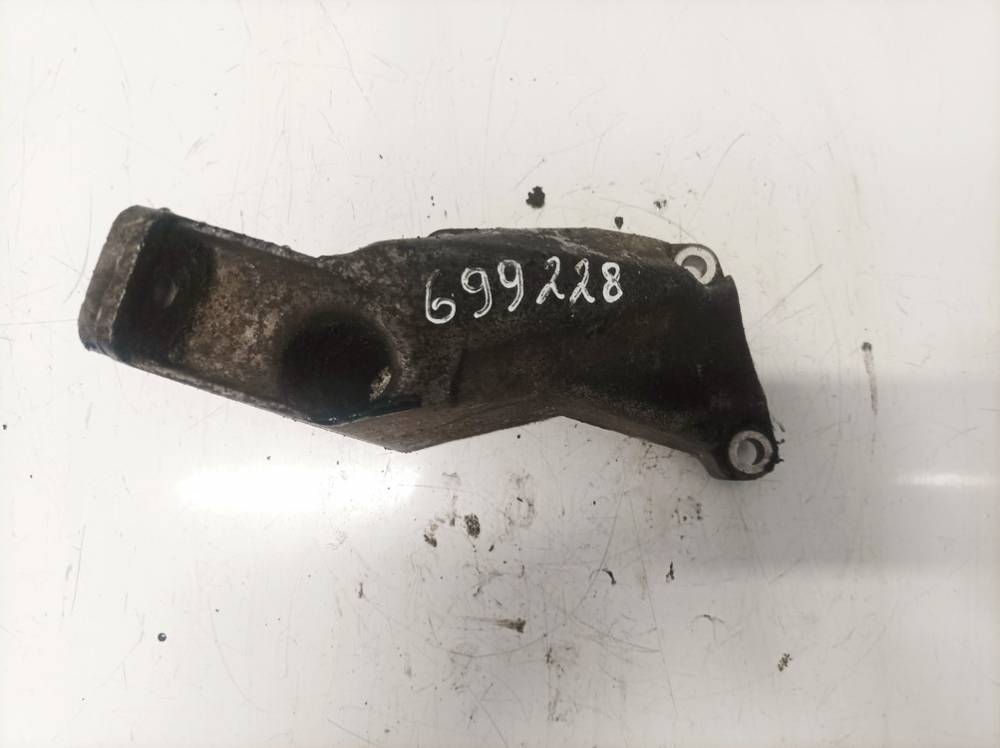 8D0199307P Volkswagen Passat 2003 Engine Mount Bracket and Gearbox Mount Bracket