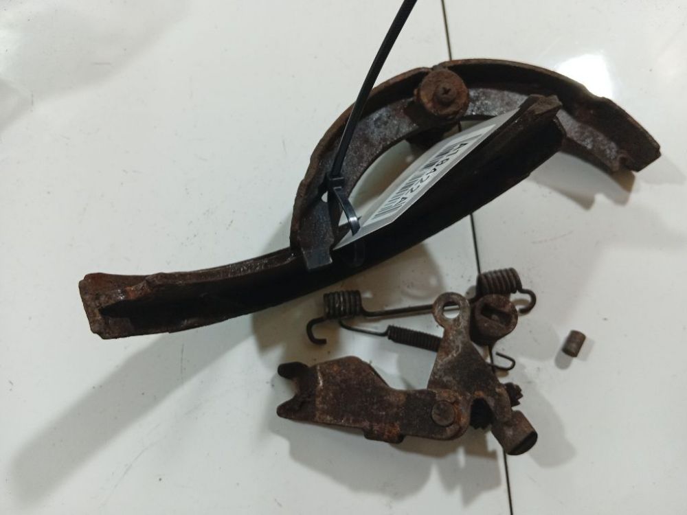 Mercedes-Benz C-CLASS 2002 Rankinio stabdzio mechanizmas - Thumbnail 2