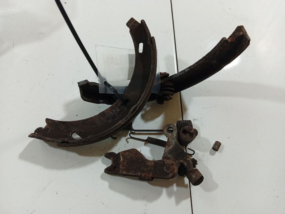 Mercedes-Benz C-CLASS 2002 Rankinio stabdzio mechanizmas - Thumbnail 3