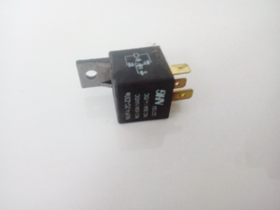 NVF42CZ30A Volkswagen Passat 2001 Przekaźnik