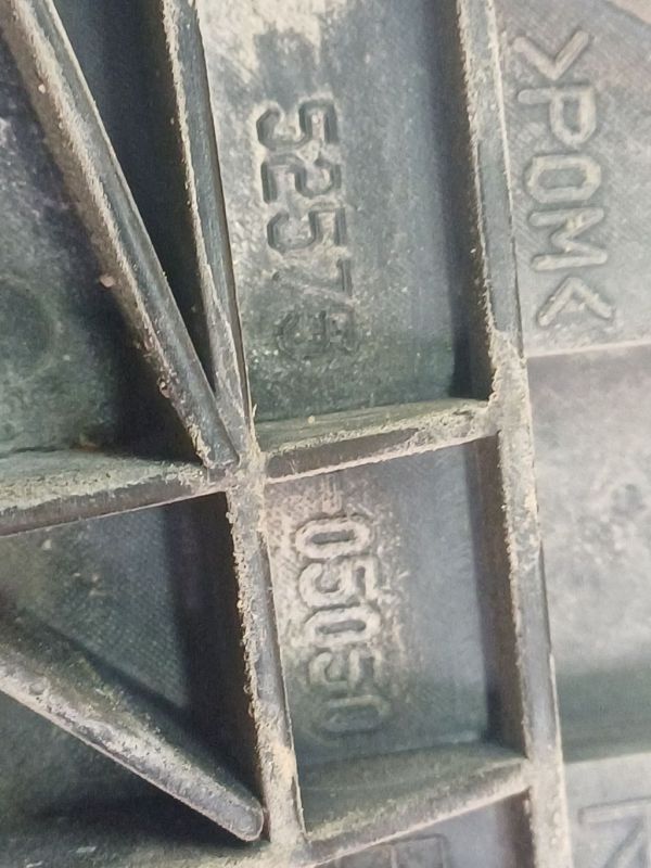 5257505050 Toyota Avensis 2006 Puskurin kiinnike - TAKANA OIKEALLA - Thumbnail 4