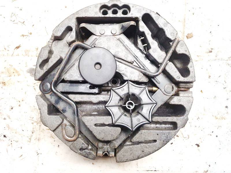 13162851 Opel Vectra 2003 Tool kit