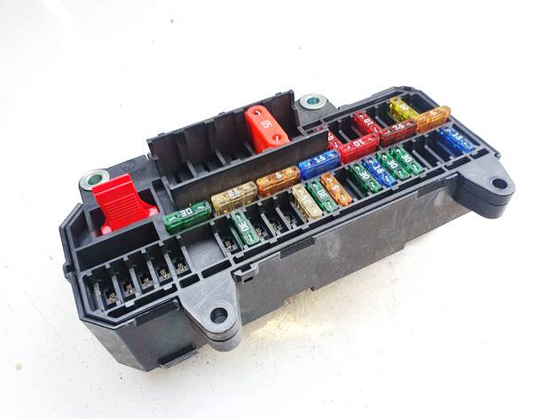 6113690058303 BMW 7-Series 2007 Fuse box