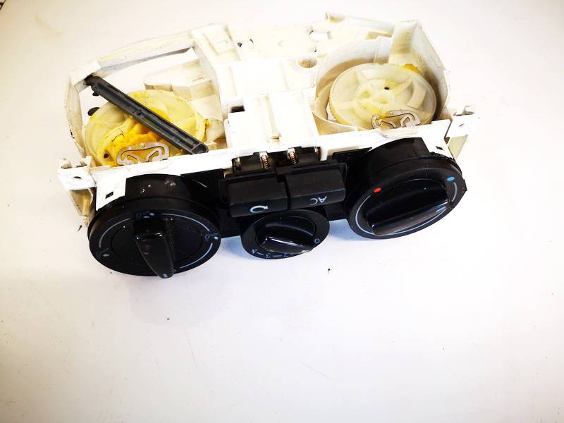 1J0820045F Volkswagen Bora 2001 Climate Control Panel (heater control switches)