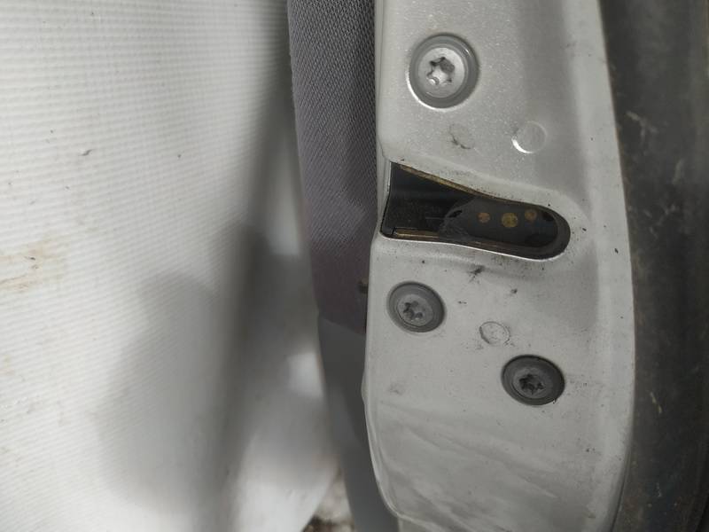 Toyota Avensis Verso 2003 Zamek drzwi - TYLNE PRAWE