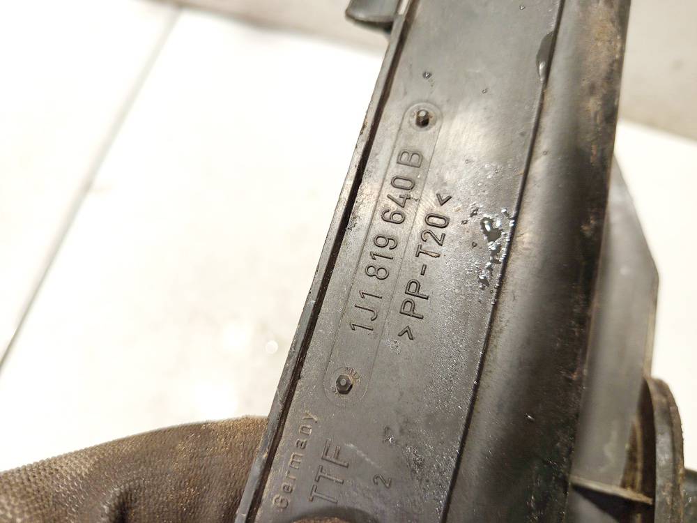 1J1819640B Skoda Octavia 2004 Air Intake Panel - Thumbnail 3