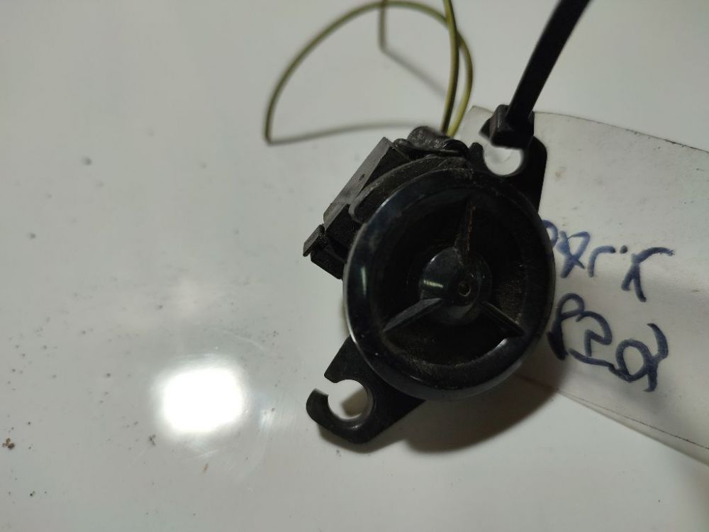 3910275JB0 Suzuki SX4 2007 Speaker (audio)