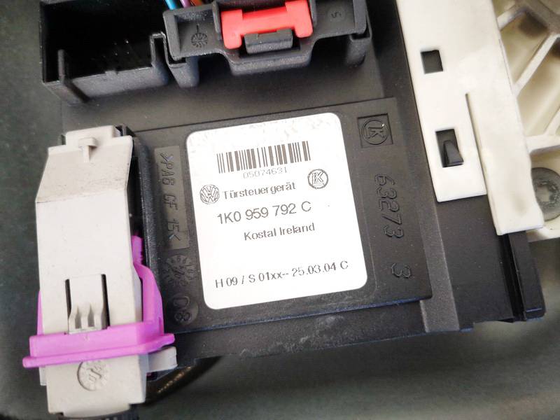 1K0959792C Volkswagen Golf 2004 Моторчик стеклоподъемника - передний правый - Thumbnail 2