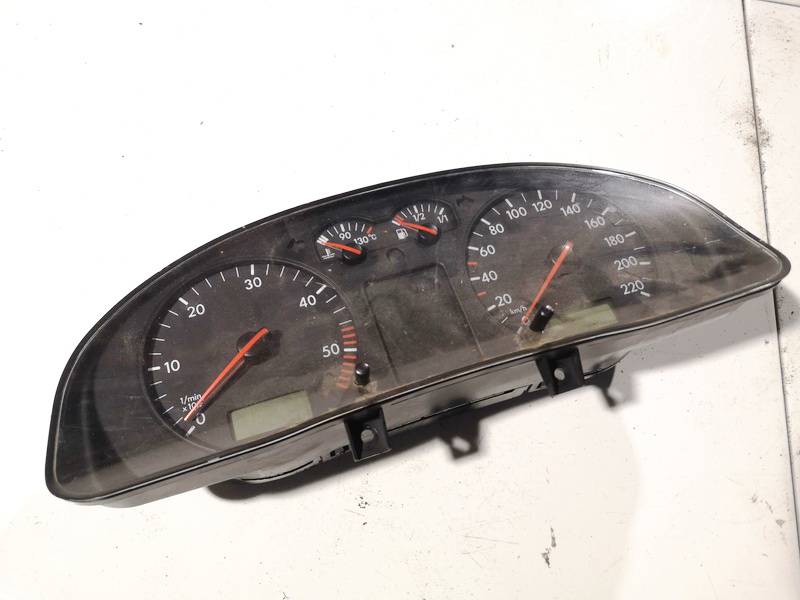 3B1919880C Volkswagen Passat 1999 COMPTEUR KILOMETRIQUE VITESSE