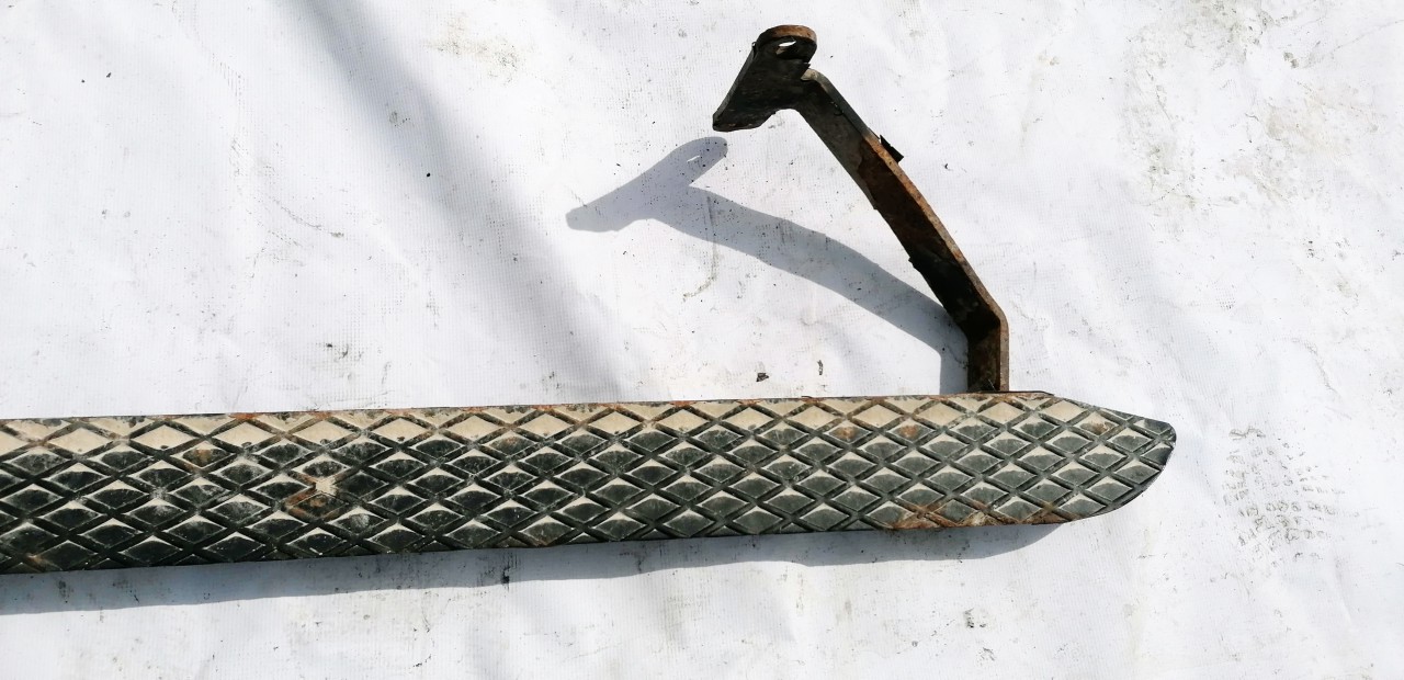 Kia Sorento 2002 Plastikowy prawy próg - Thumbnail 3